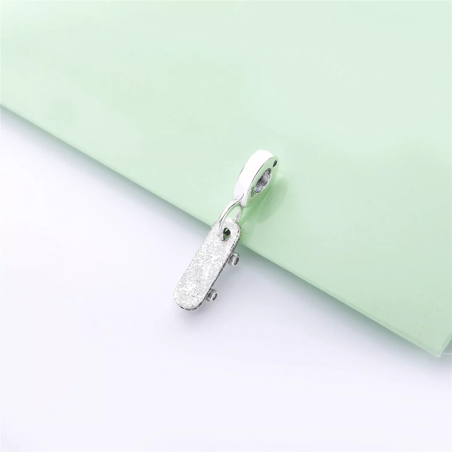 Pingente PANDORA Skate - "Seja Livre" - 797206CZ