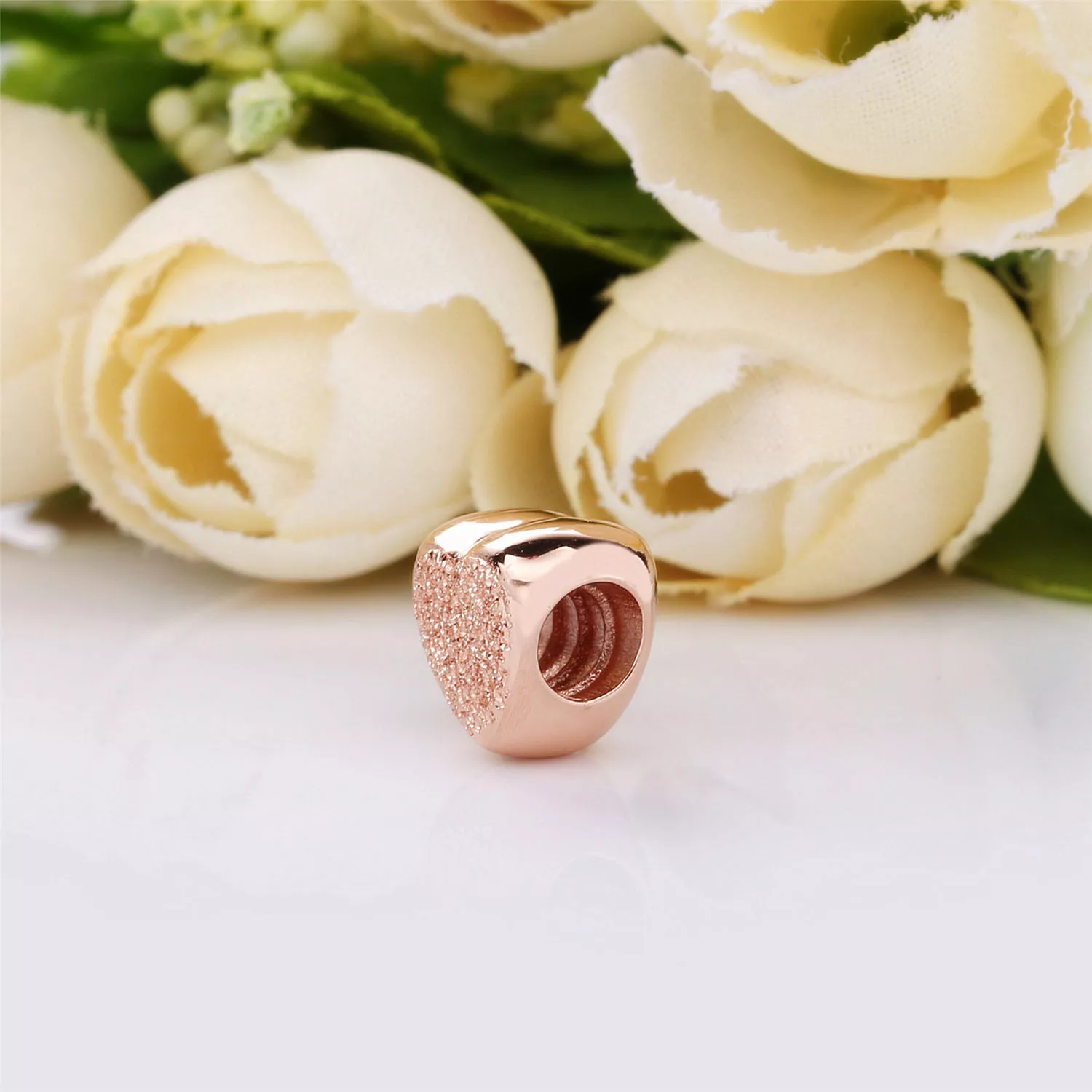 Charm Coração de Brilho Fosco Pandora Rosa - 787881