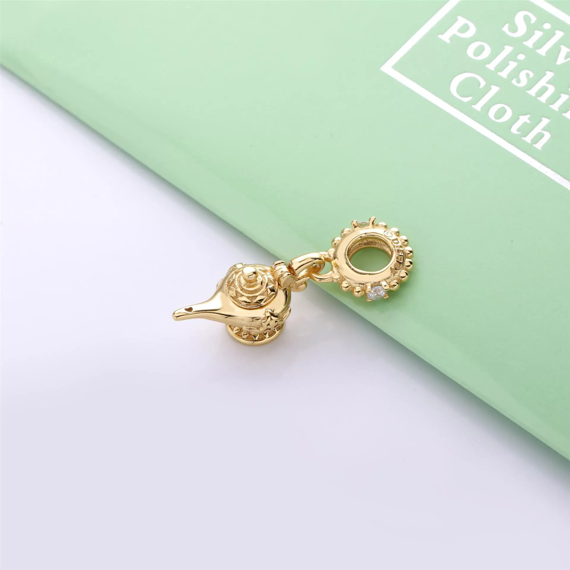 Charm Pendente Pandora Shine Lâmpada Mágica - 768038CZ