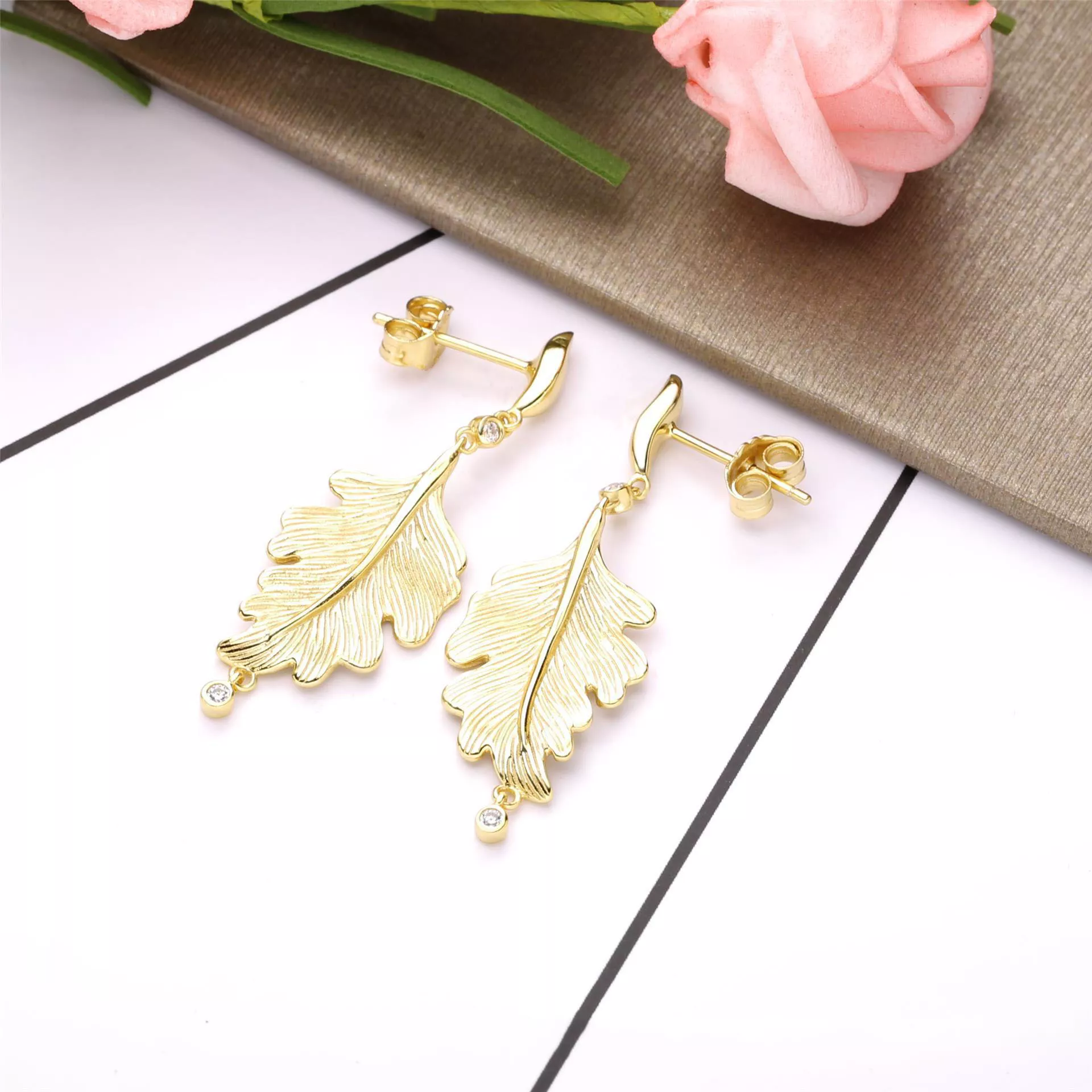 Brinco Folha de Carvalho Pandora Shine - 268259CZ