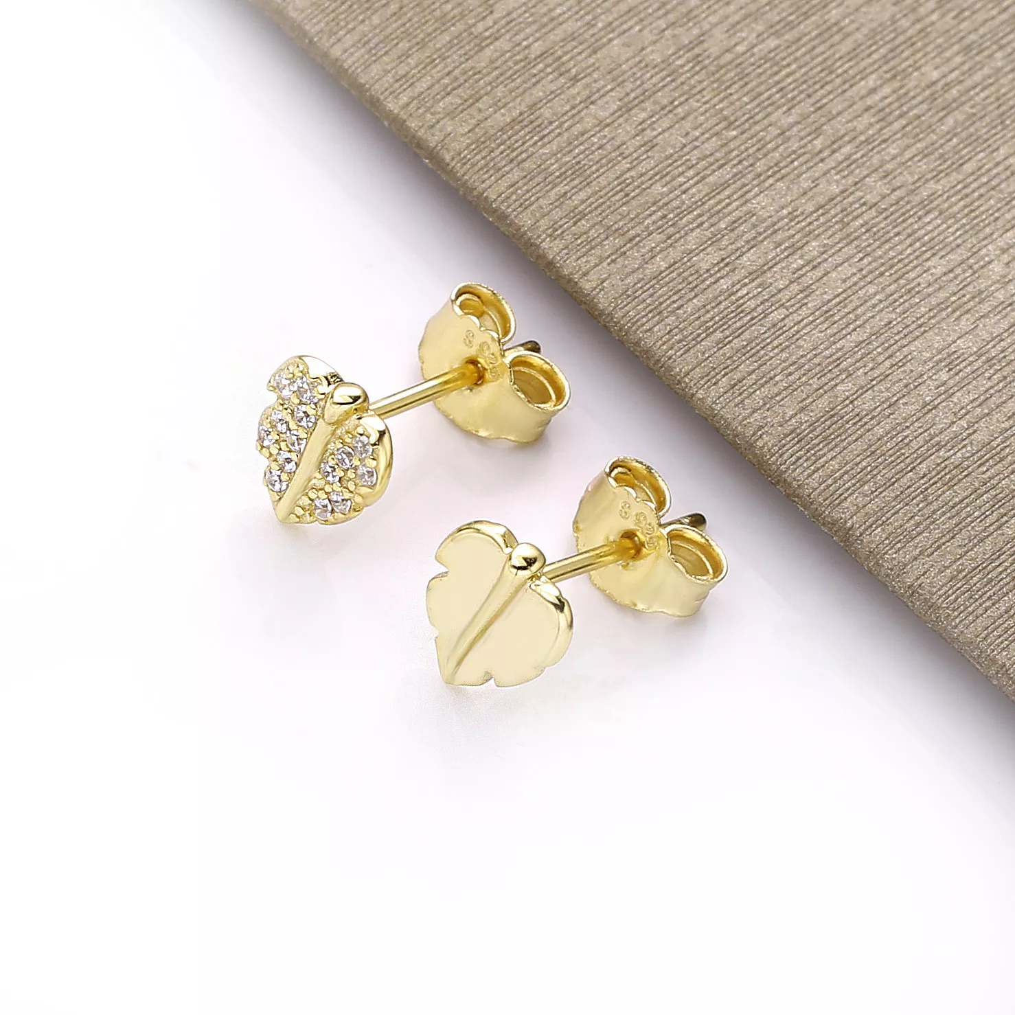 Brincos Petit Folha brilhante e cintilante Pandora Shine - 268334CZ