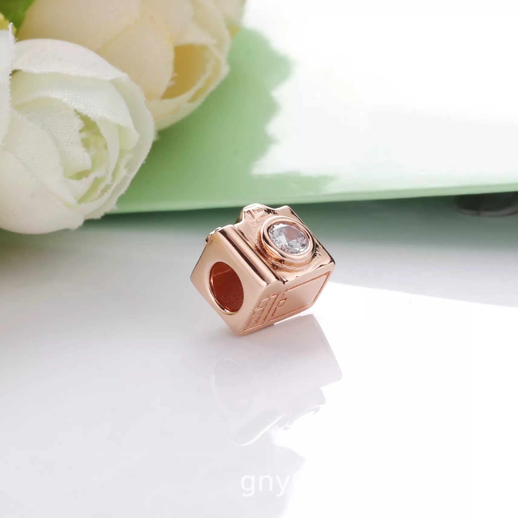 Charm Câmera Pandora Rosa - 787986CZ