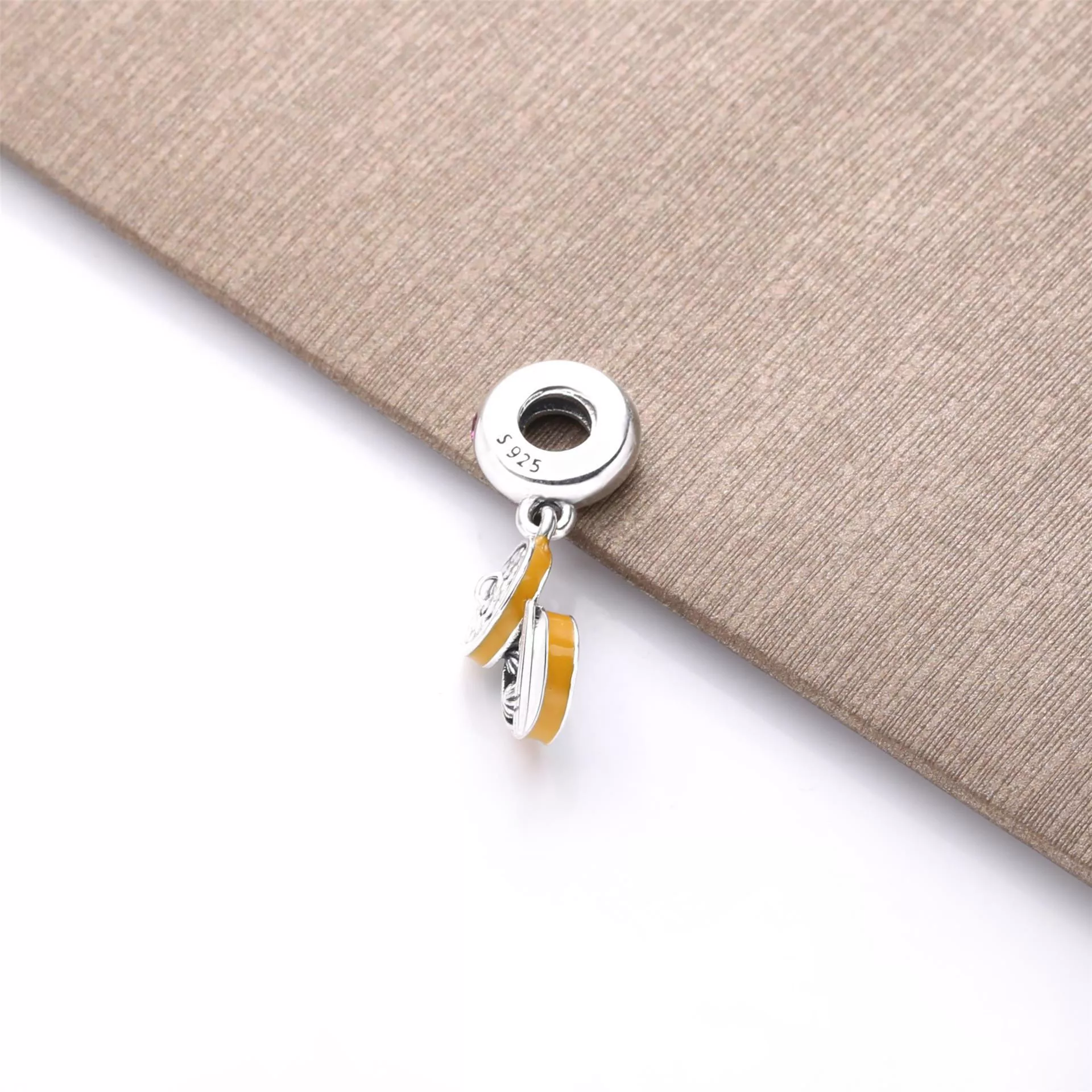 Charm Pendente Bao chinês Pandora - 798250CZR