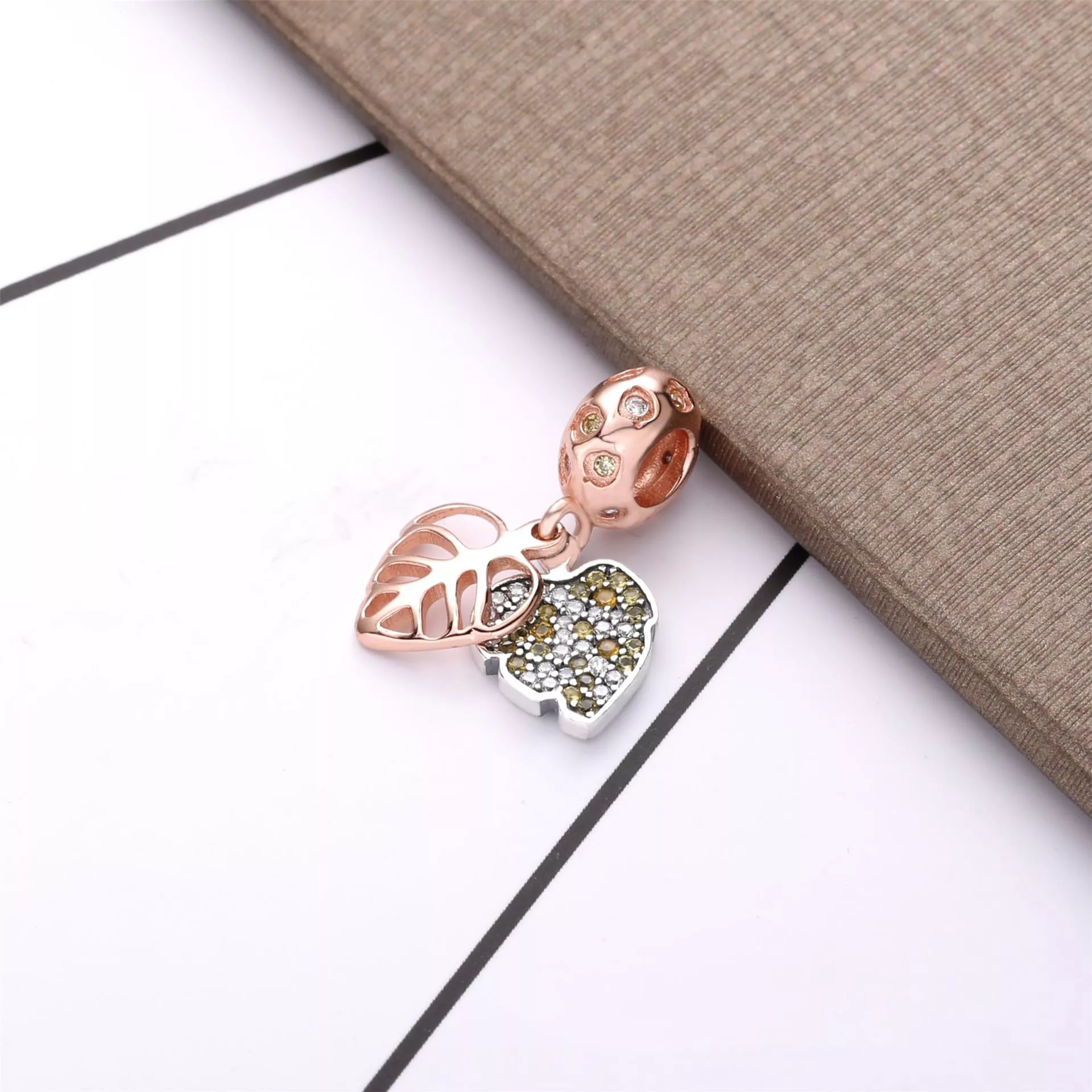 Charm Pendente Folhas cintilantes Pandora Rose - 788247CZ