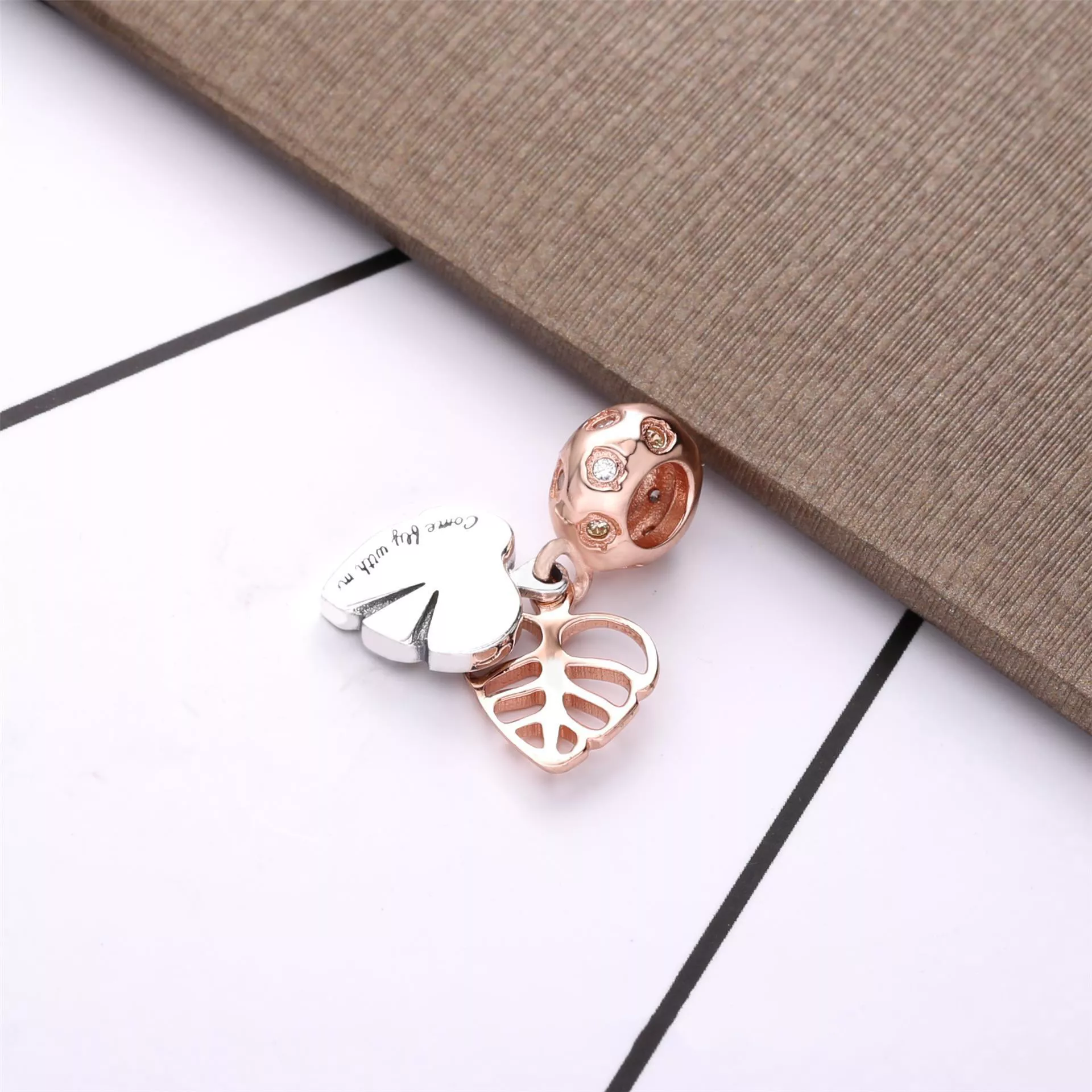 Charm Pendente Folhas cintilantes Pandora Rose - 788247CZ