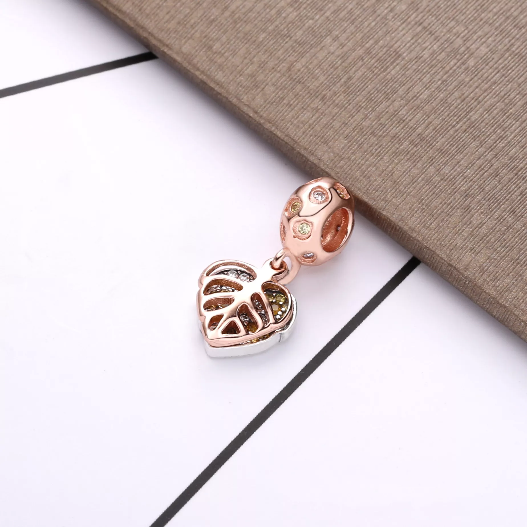 Charm Pendente Folhas cintilantes Pandora Rose - 788247CZ