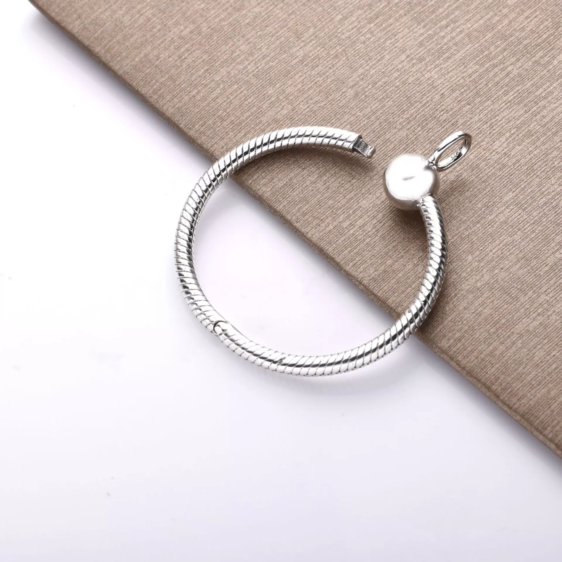 O Pendente Pandora Moments Médio - 398256