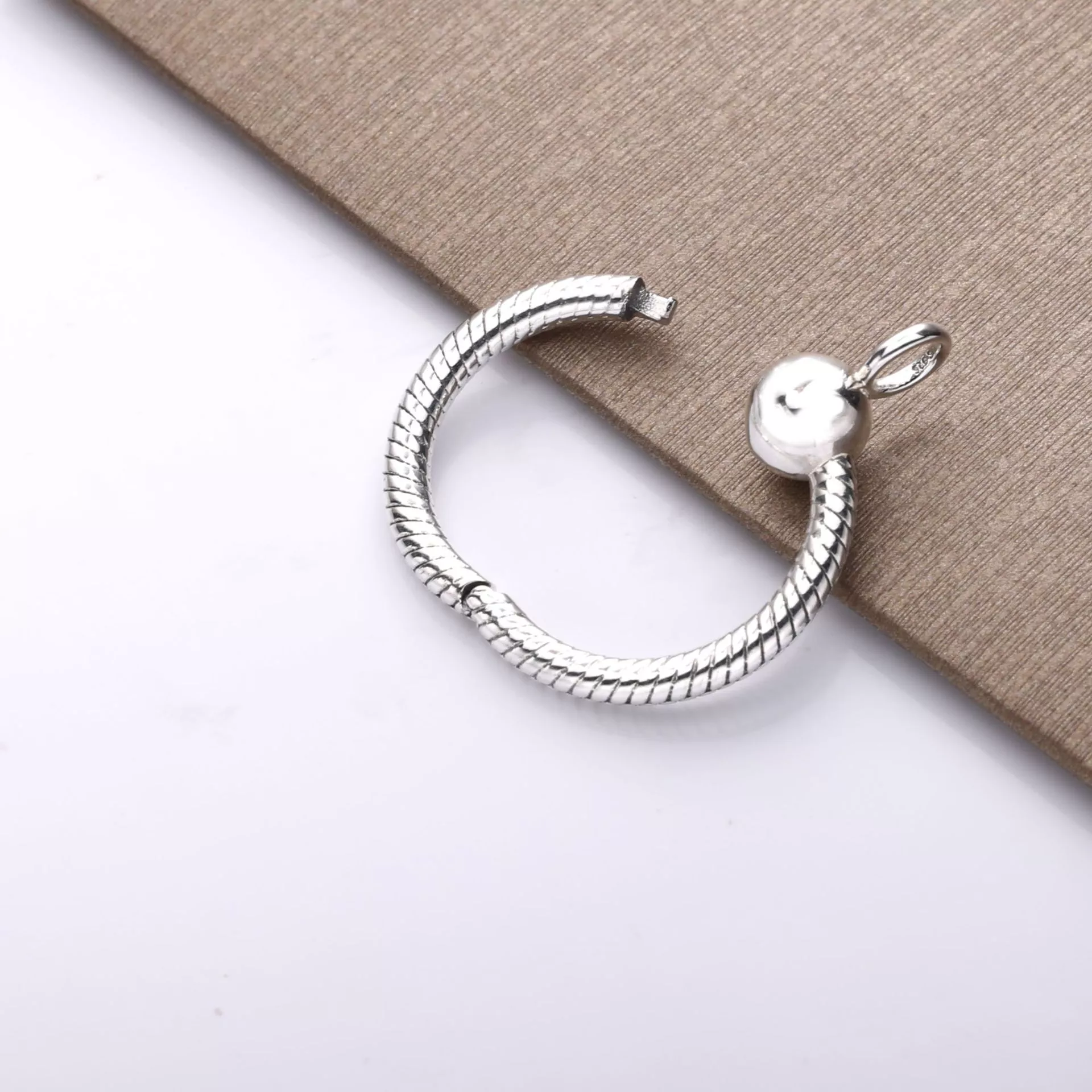 O Pendente Pandora Moments Pequeno - 398296