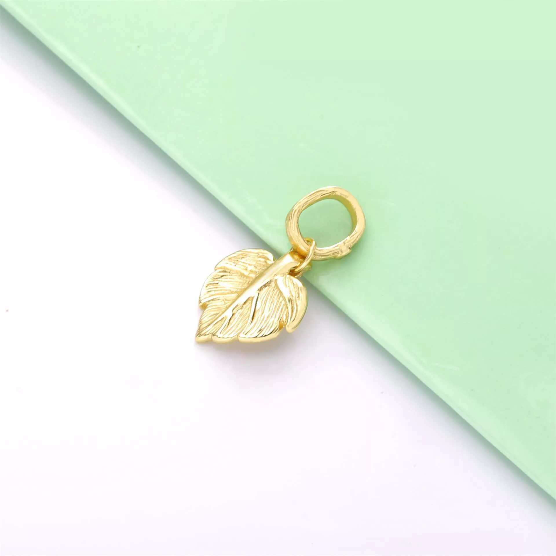 Pendente Folha Pandora Shine - 368251CZ