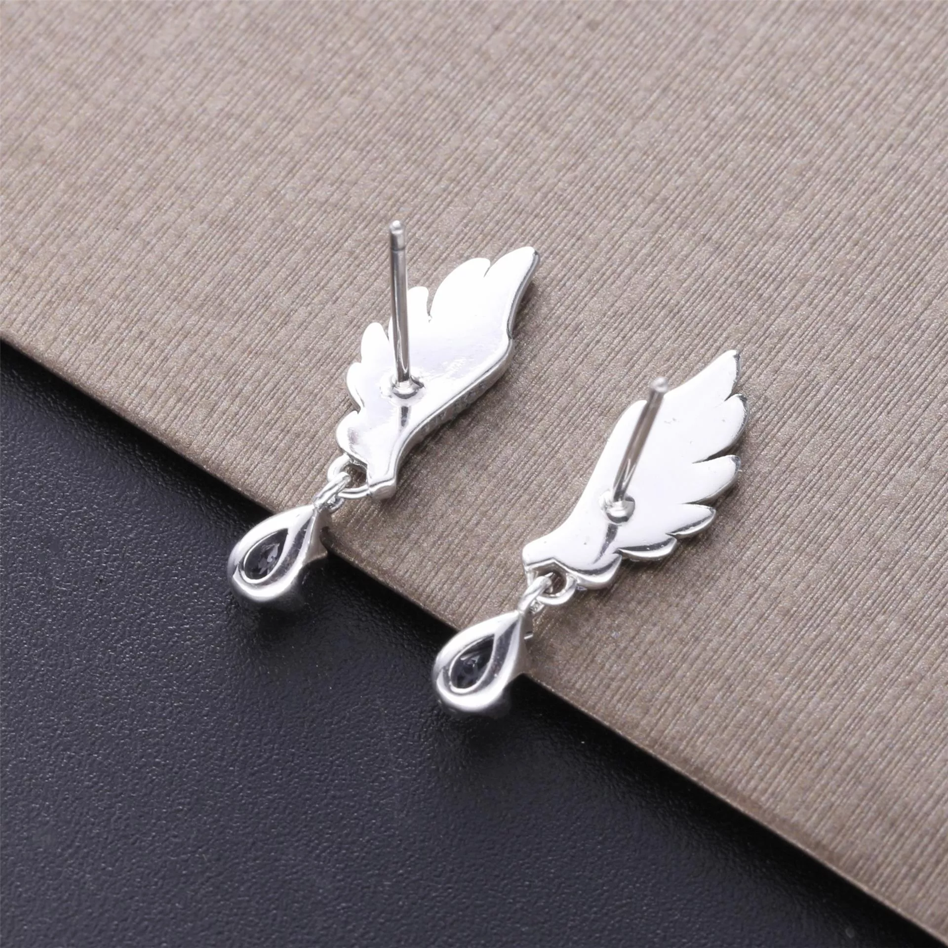 Brincos Petit Asa de Anjo Pendurado Pandora - 298493C01