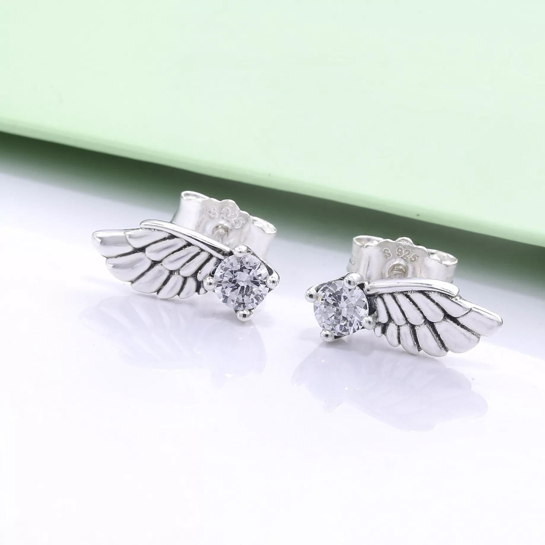 Brincos Sparkling Angel Wing Pandora - 298501C01