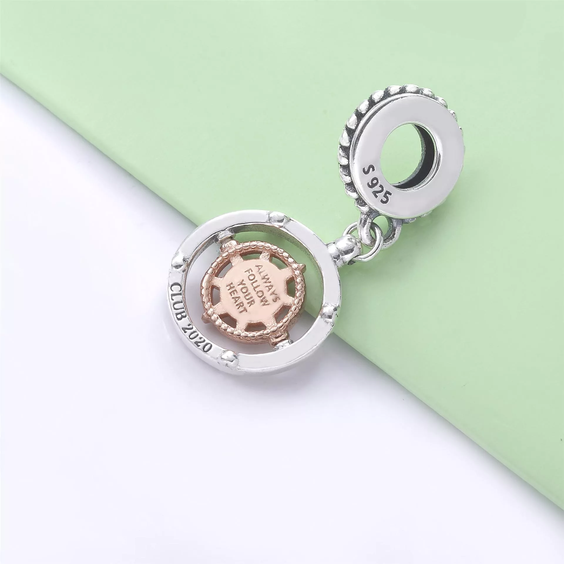 Pandora Club Charm 2020 - Siga Seu Coração - 788590C01