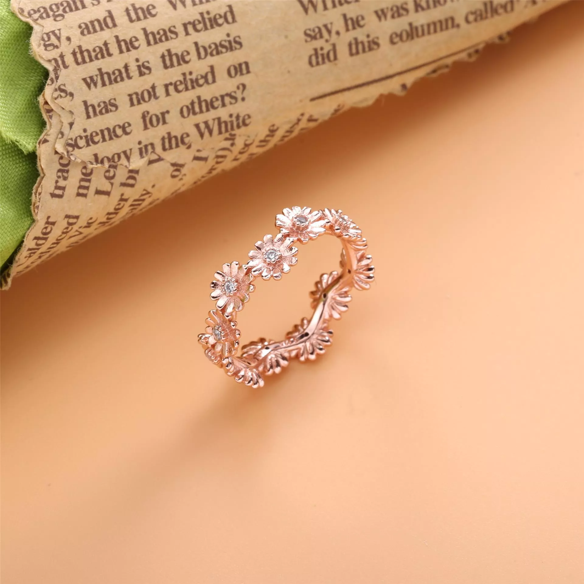 Anel Coroa de Flor de Margarida Cintilante Pandora Rose - 188799C01