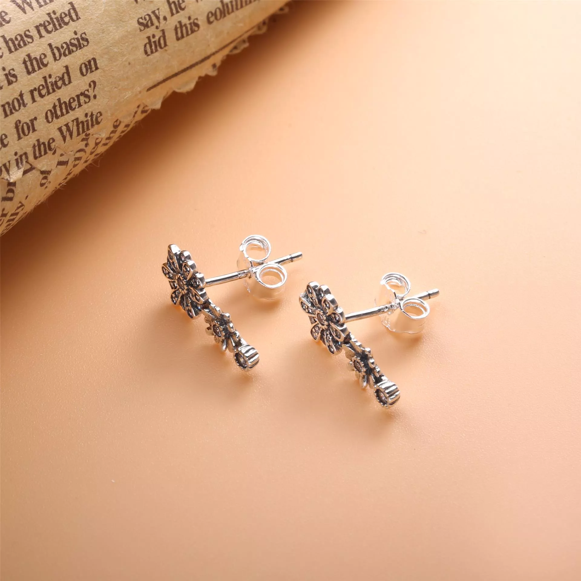 Brincos Sparkling Daisy Flower Trio Pandora - 298876C01