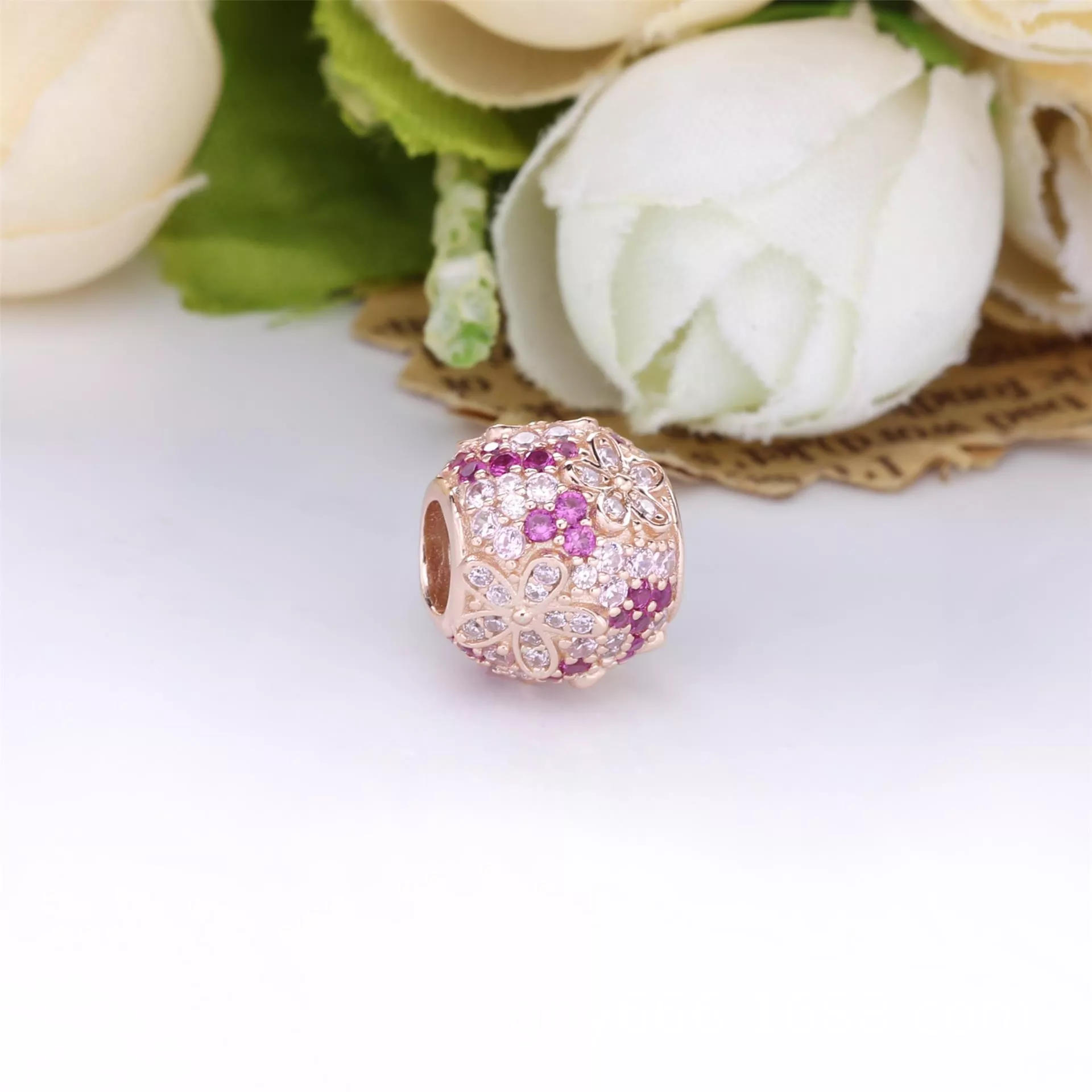 Charm Flor de Margarida Pavé Rosa Pandora - 788797C01