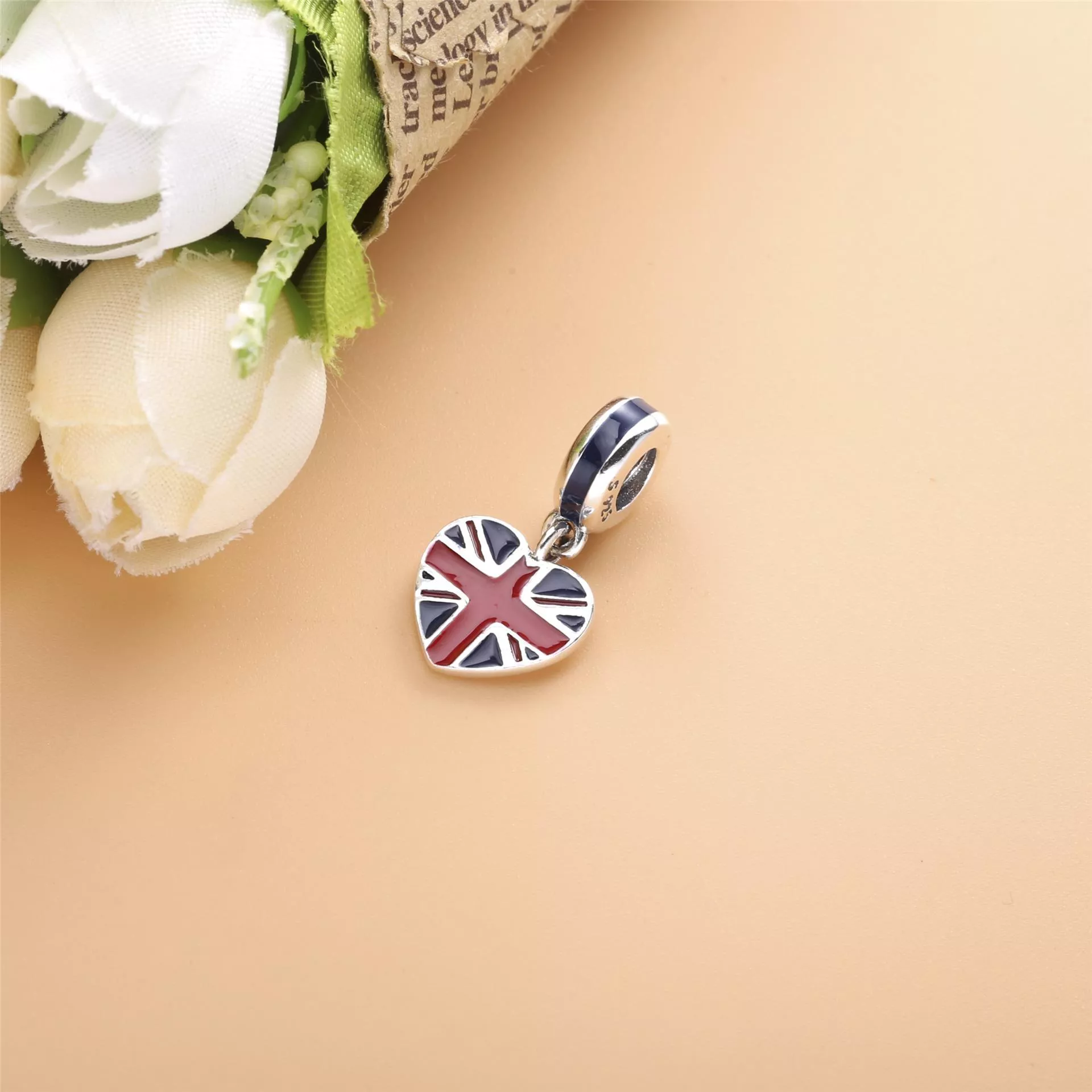 Charm Pendente Coração da Bandeira da Grã-Bretanha Pandora - 791512ENMX