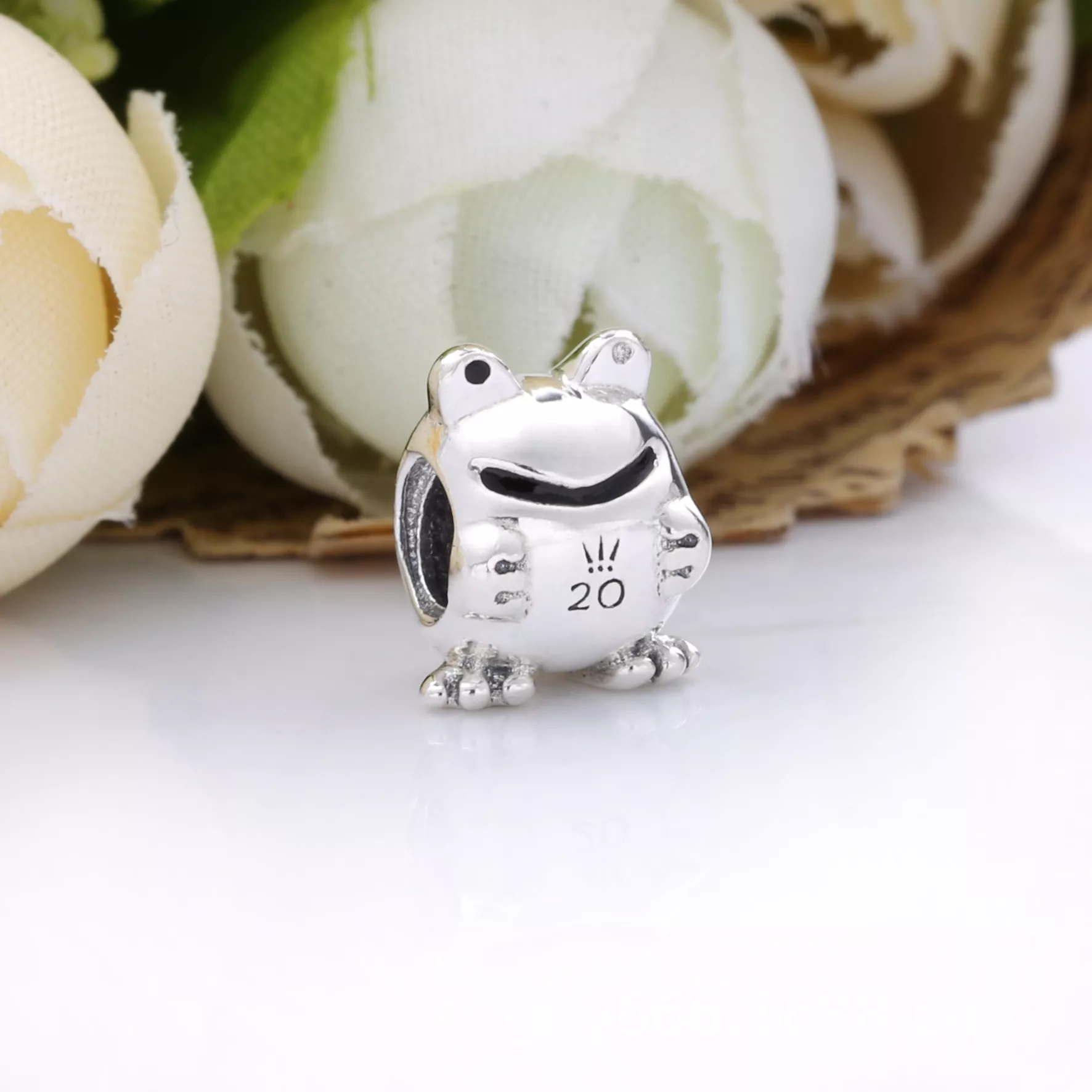 Charm Sapo edição limitada 2020 Pandora - 798953C00