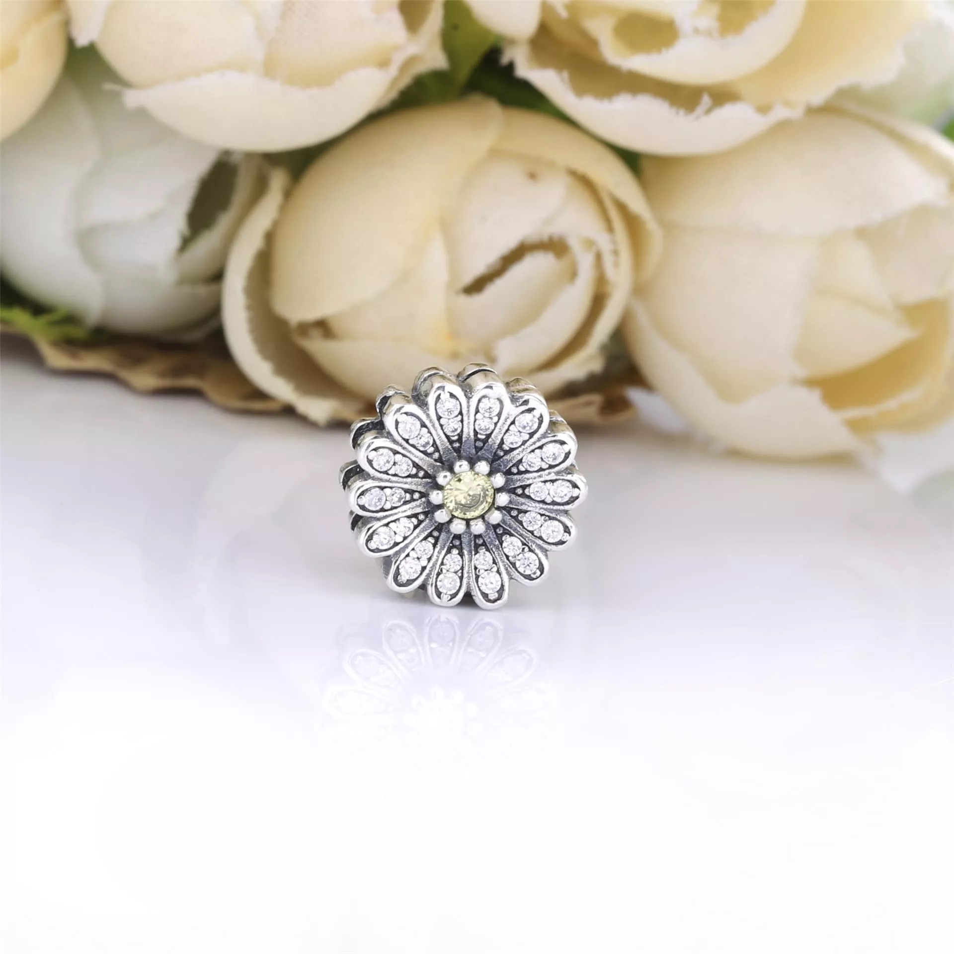 Clipe Flor de Margarida Cintilante Pandora - 798766C01