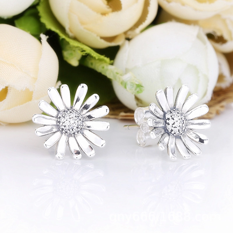 (imagem para) Brincos Petit Flor de Pavé Daisy Pandora - 298812C01 - Visualizar 2