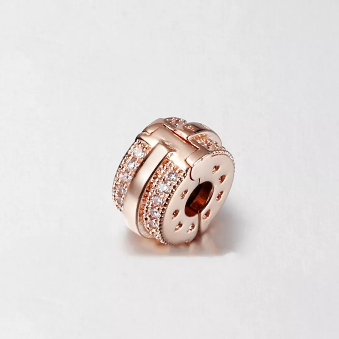 Charm com Clip Linhas Brilhantes e Logo em Pavé Pandora - 789042C01