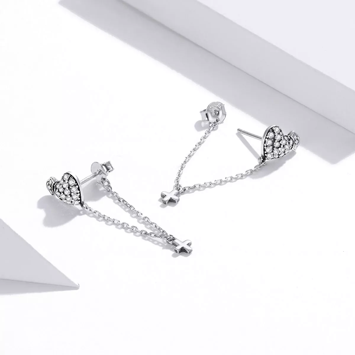 Brinco Anjo de branco Cruzar com amor estilo Pandora - SCE969