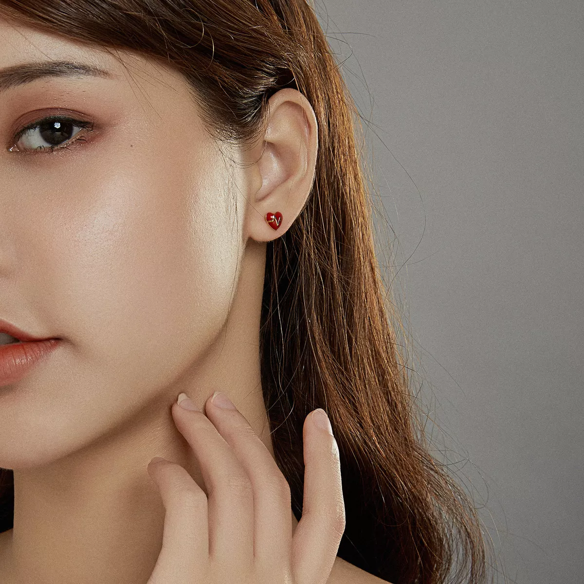 Brincos Petit Anjo de branco Love Heartbeat estilo Pandora - SCE968