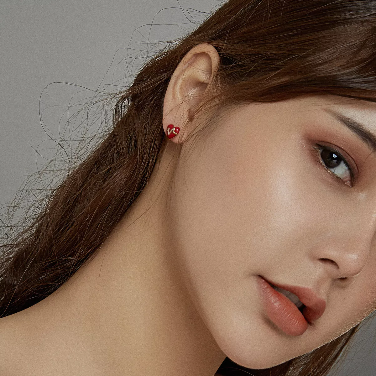 Brincos Petit Anjo de branco Love Heartbeat estilo Pandora - SCE968