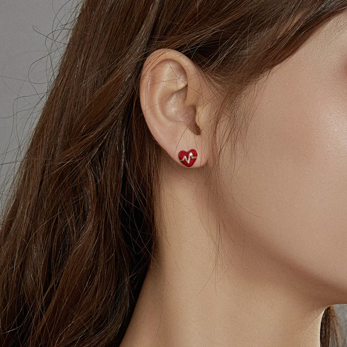 Brincos Petit Anjo de branco Love Heartbeat estilo Pandora - SCE968