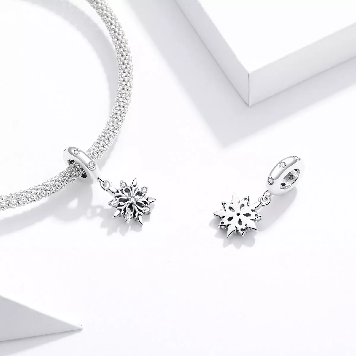 Charm Pendente Floco de neve de cristal balançando estilo Pandora - SCC1649