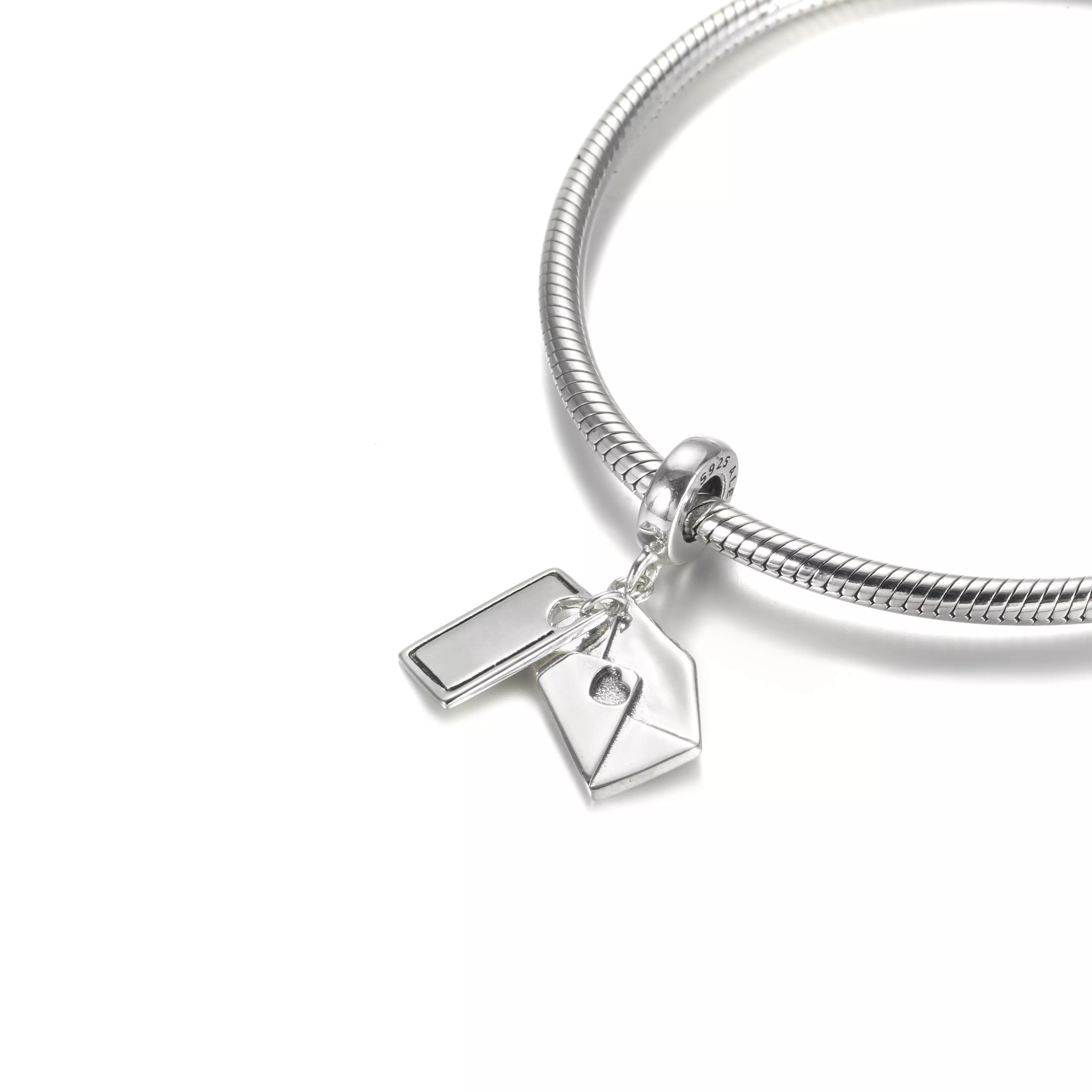 Charm Pendente Carta e Envelope gravura Pandora - 799274C00