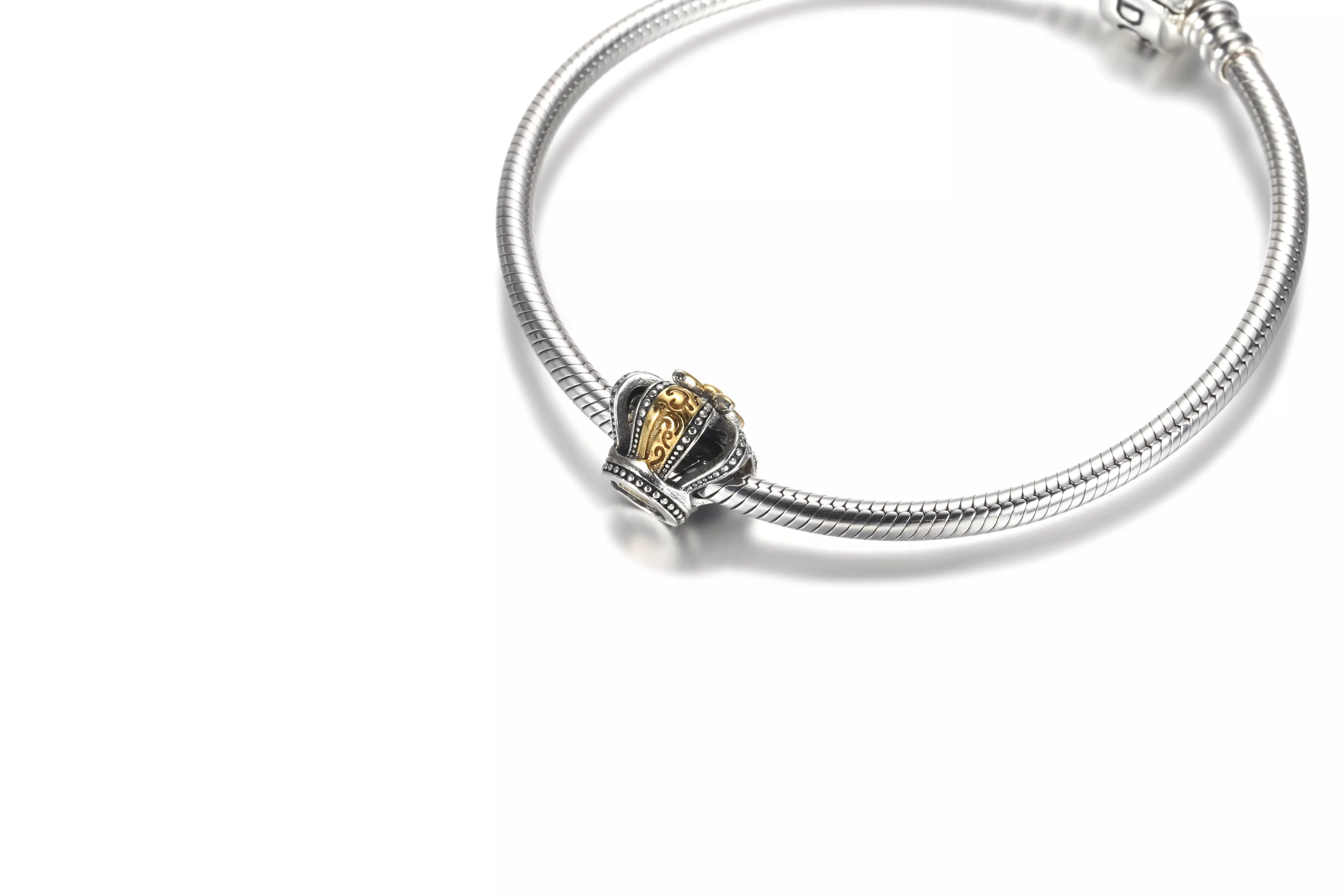 Conta Coroa Real, Prata e Ouro 14k Pandora - 799340C00