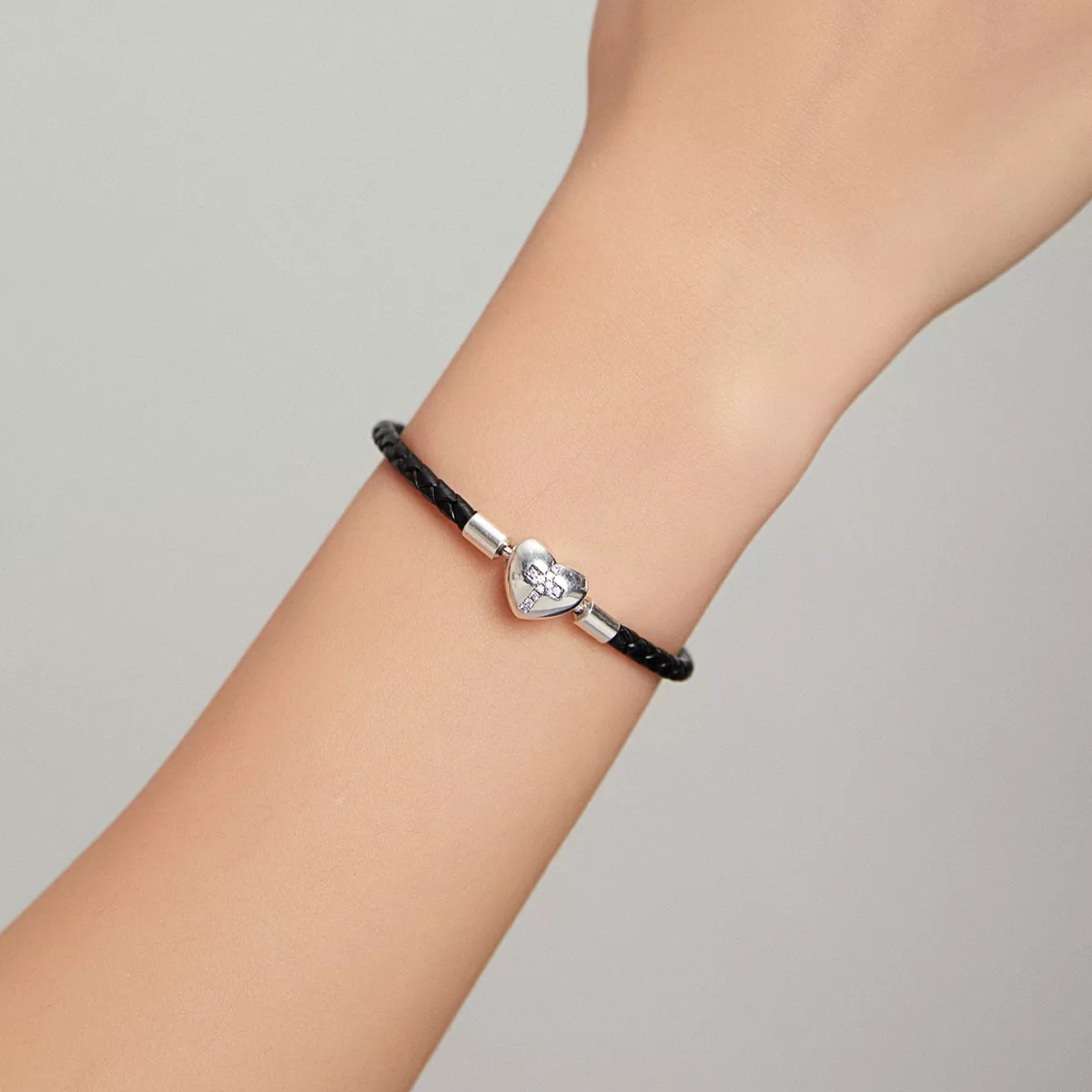 Bracelete Couro Cruz Moderno estilo Pandora - SCB205