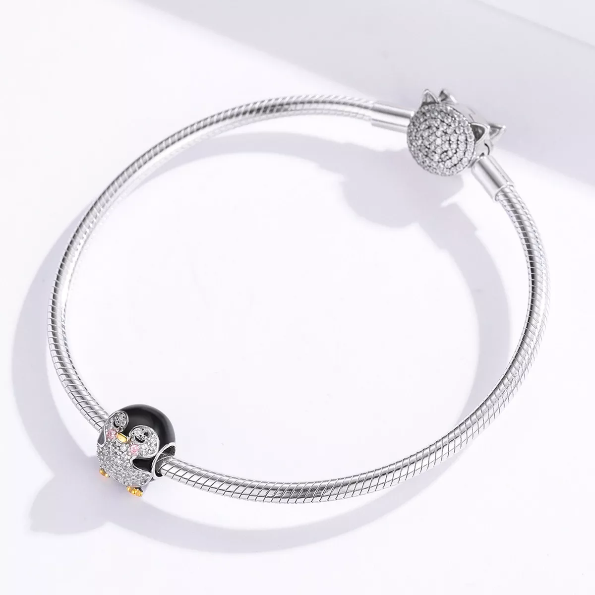 Charm Dois tons Pinguim estilo Pandora - BSC126