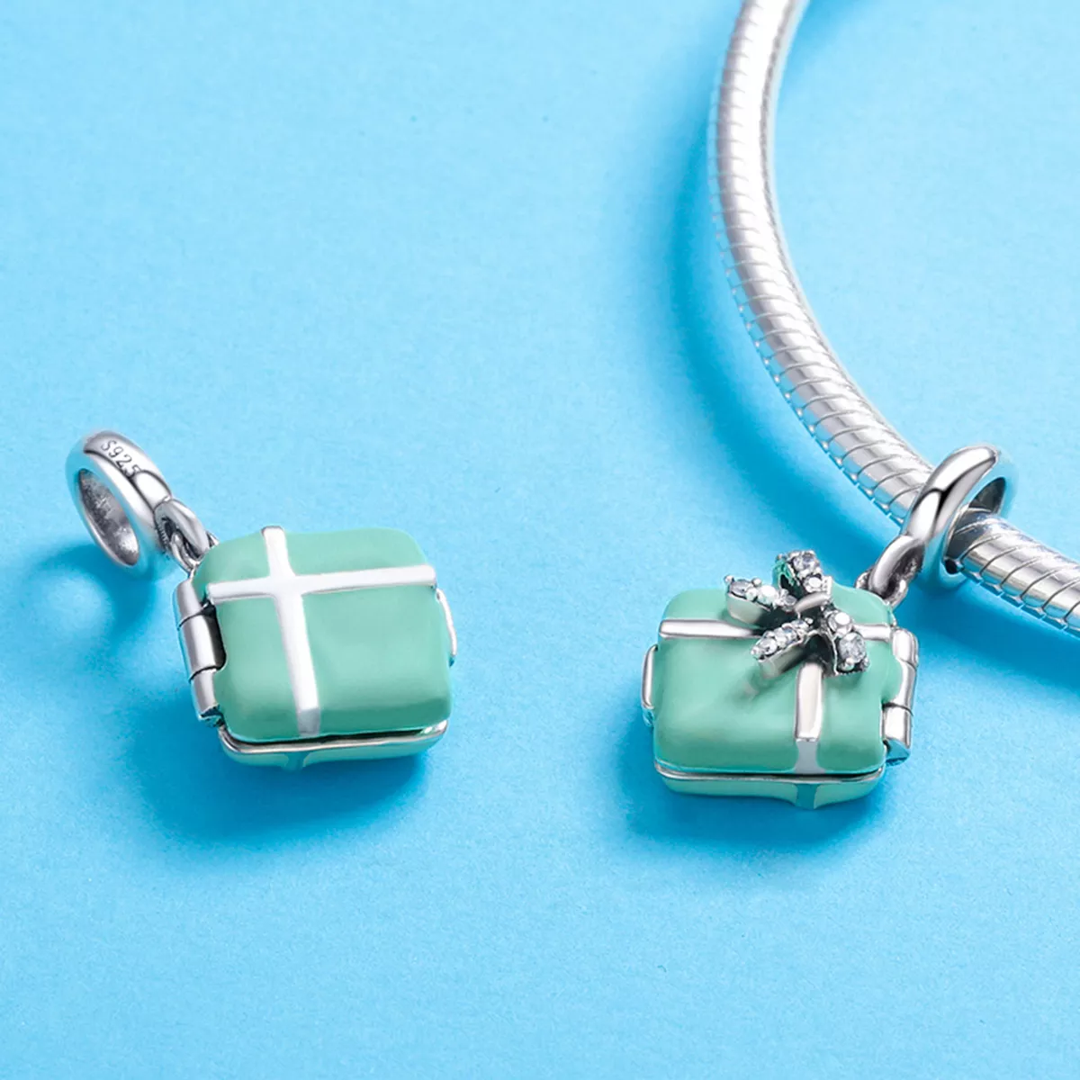 Charm Pendente A surpresa do amor estilo Pandora - SCC663