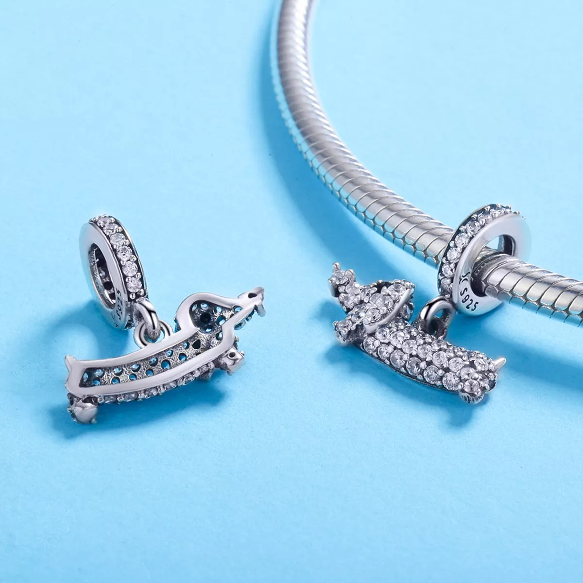 Charm Pendente Cão Salsicha estilo Pandora - SCC709