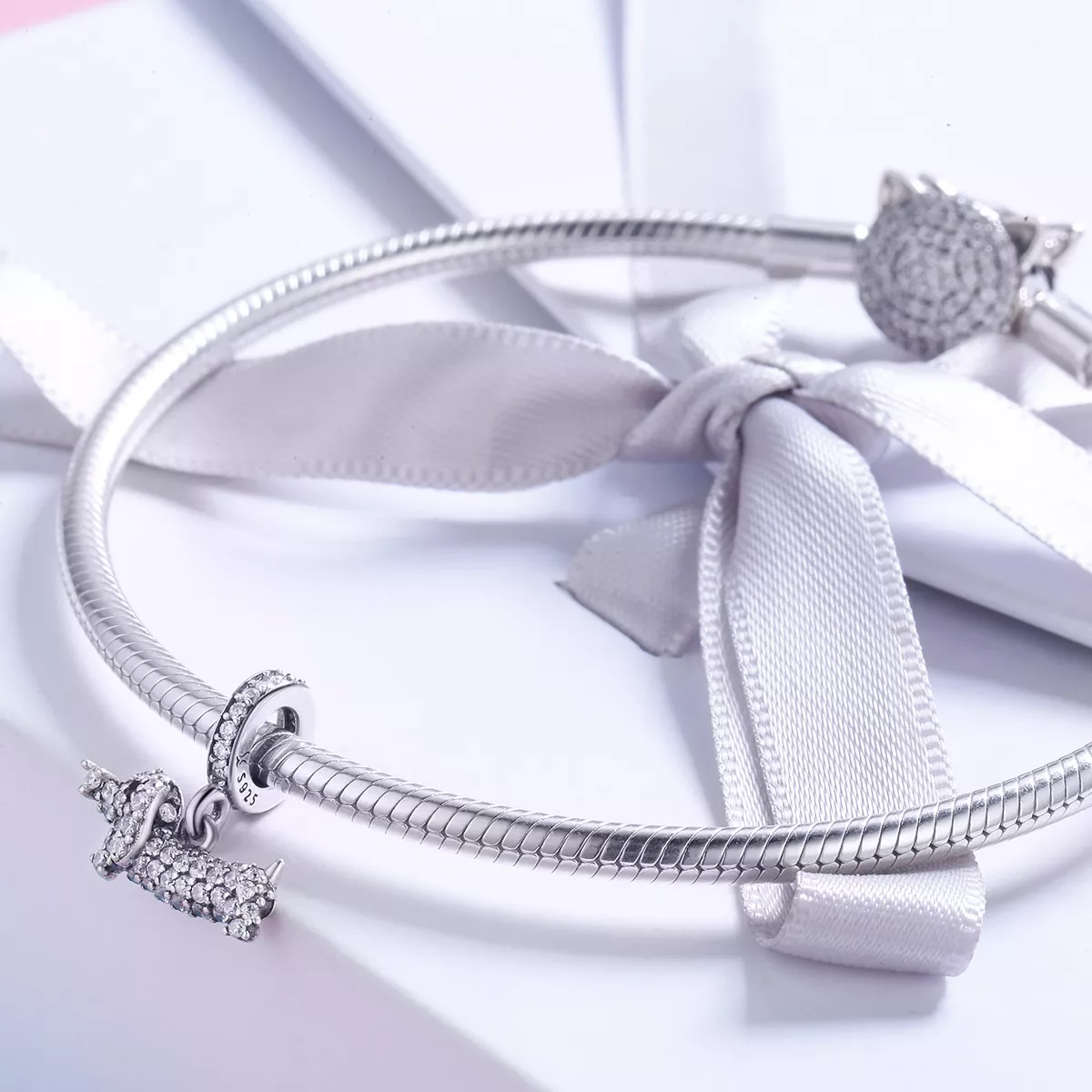 Charm Pendente Cão Salsicha estilo Pandora - SCC709