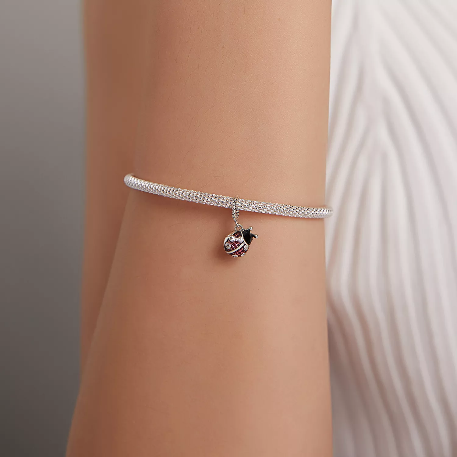 Charm Pendente Joaninha seis estrelas estilo Pandora - SCC1874