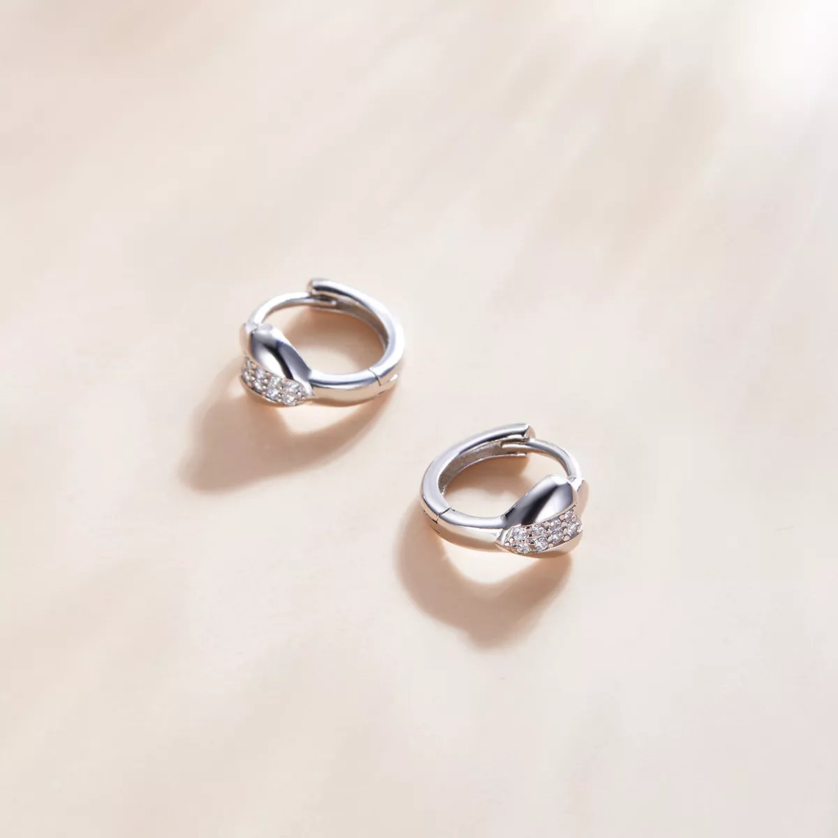 Brinco Argolas Amor brilhante estilo Pandora - SCE1109