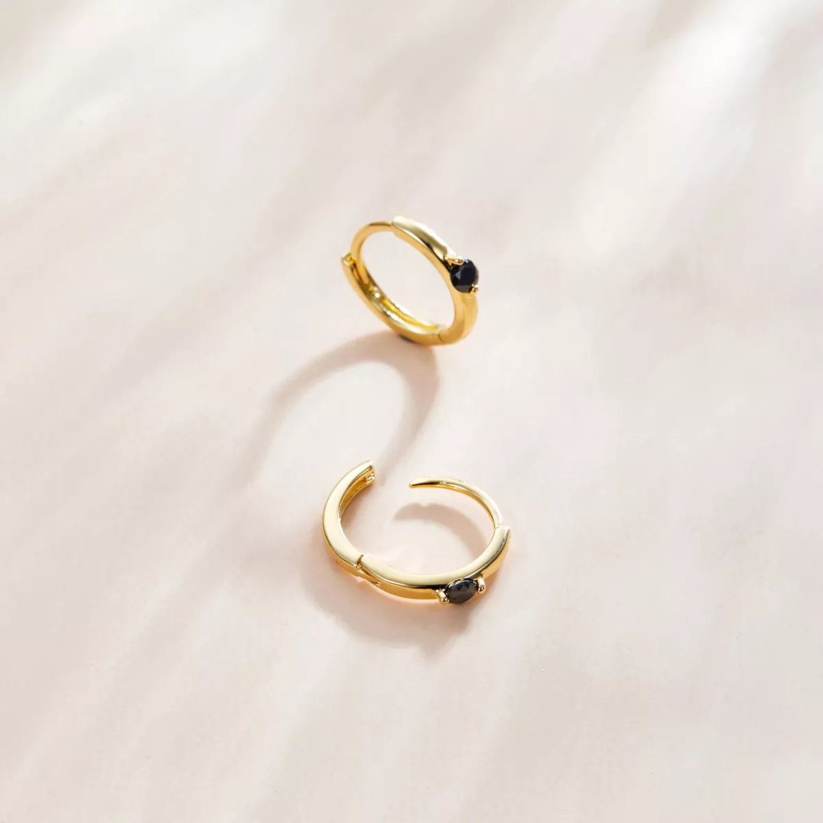 Brinco Argolas Bola estilo Pandora - SCE1050-BK