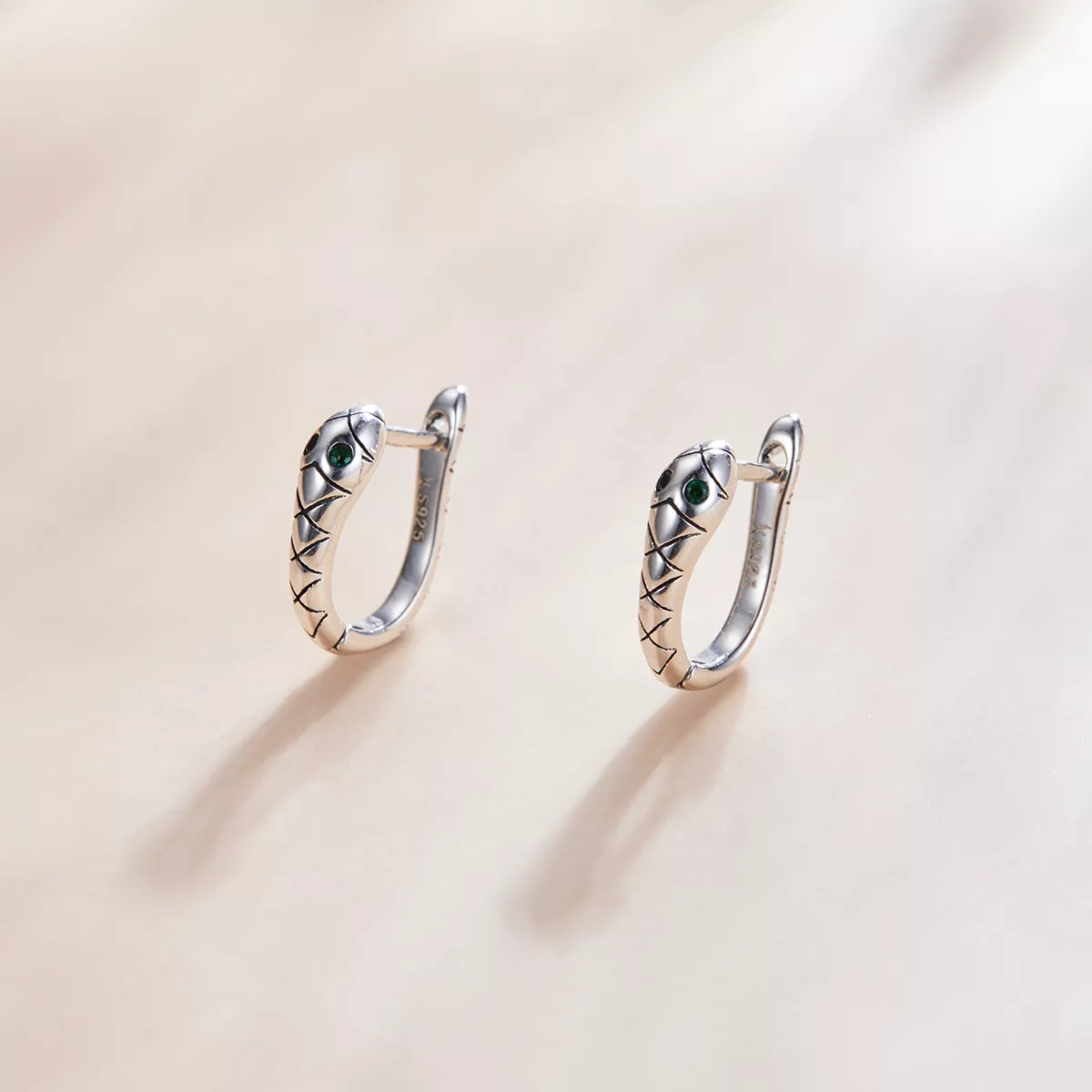 Brinco Argolas Cobra de Desenho Animado estilo Pandora - SCE1104