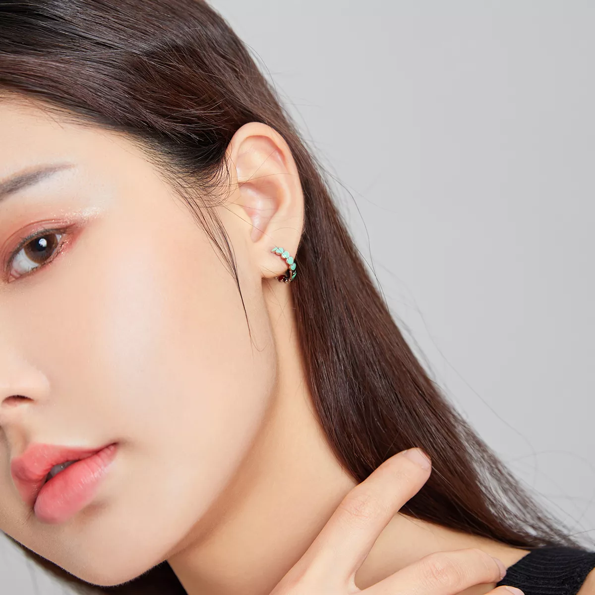 Brinco Argolas Corações estilo Pandora - SCE1052-TQ