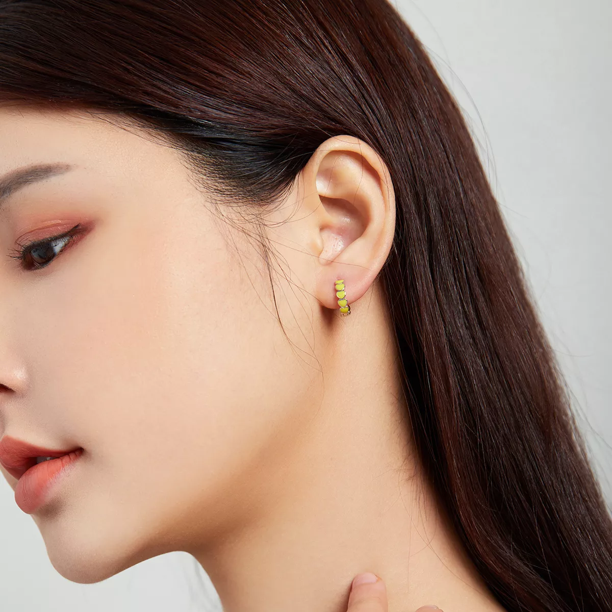 Brinco Argolas Corações estilo Pandora - SCE1052-YE