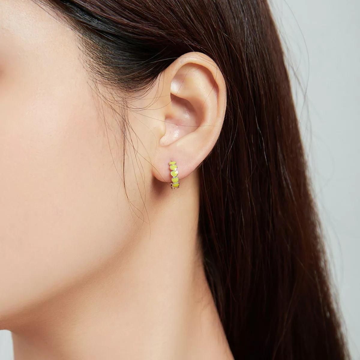 Brinco Argolas Corações estilo Pandora - SCE1052-YE