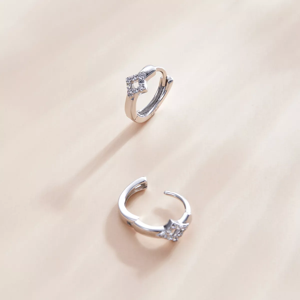 Brinco Argolas Diamante brilhante estilo Pandora - SCE1048