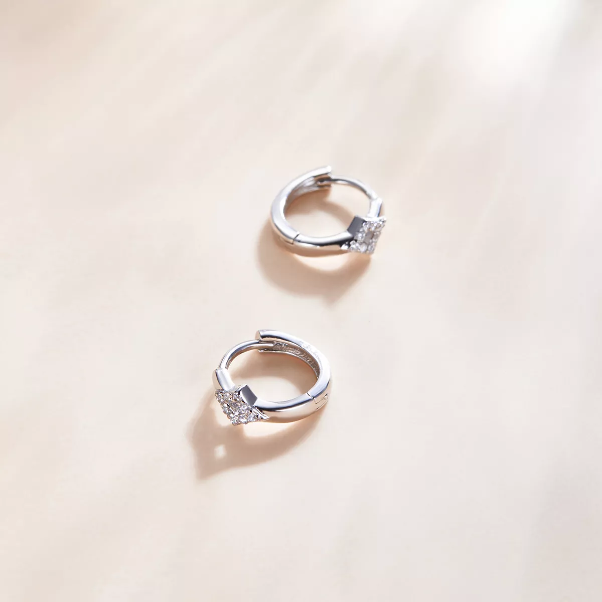 Brinco Argolas Diamante brilhante estilo Pandora - SCE1048