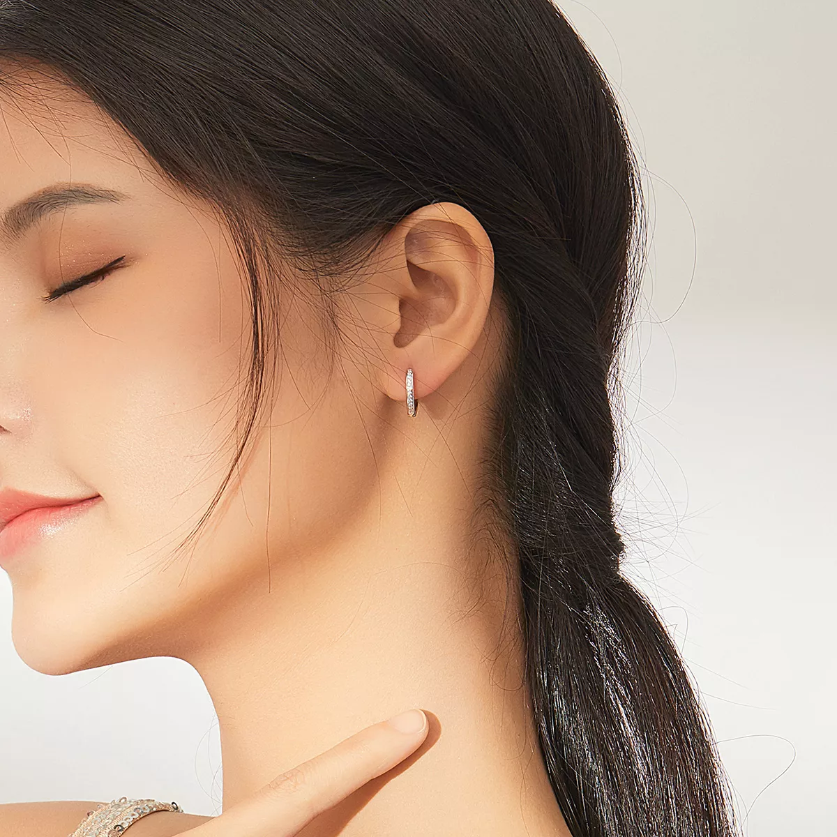 Brinco Argolas Formato de coração estilo Pandora - SCE868