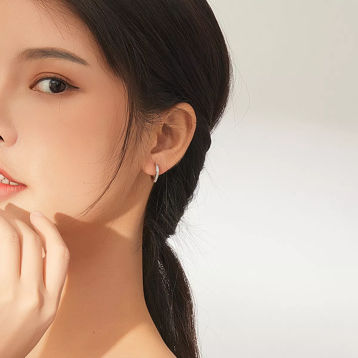 Brinco Argolas Formato de coração estilo Pandora - SCE868