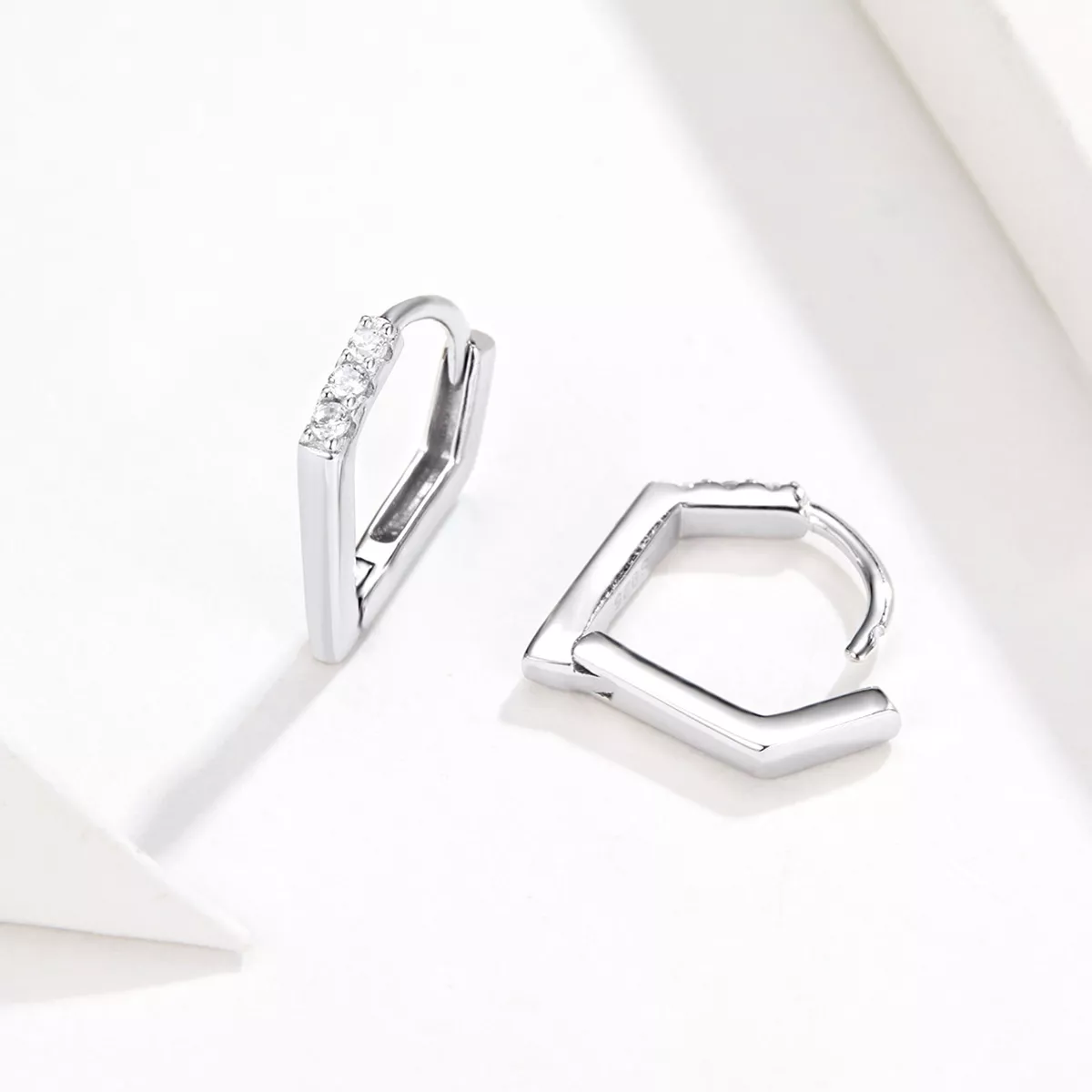 Brinco Argolas Geometria estilo Pandora - BSE162