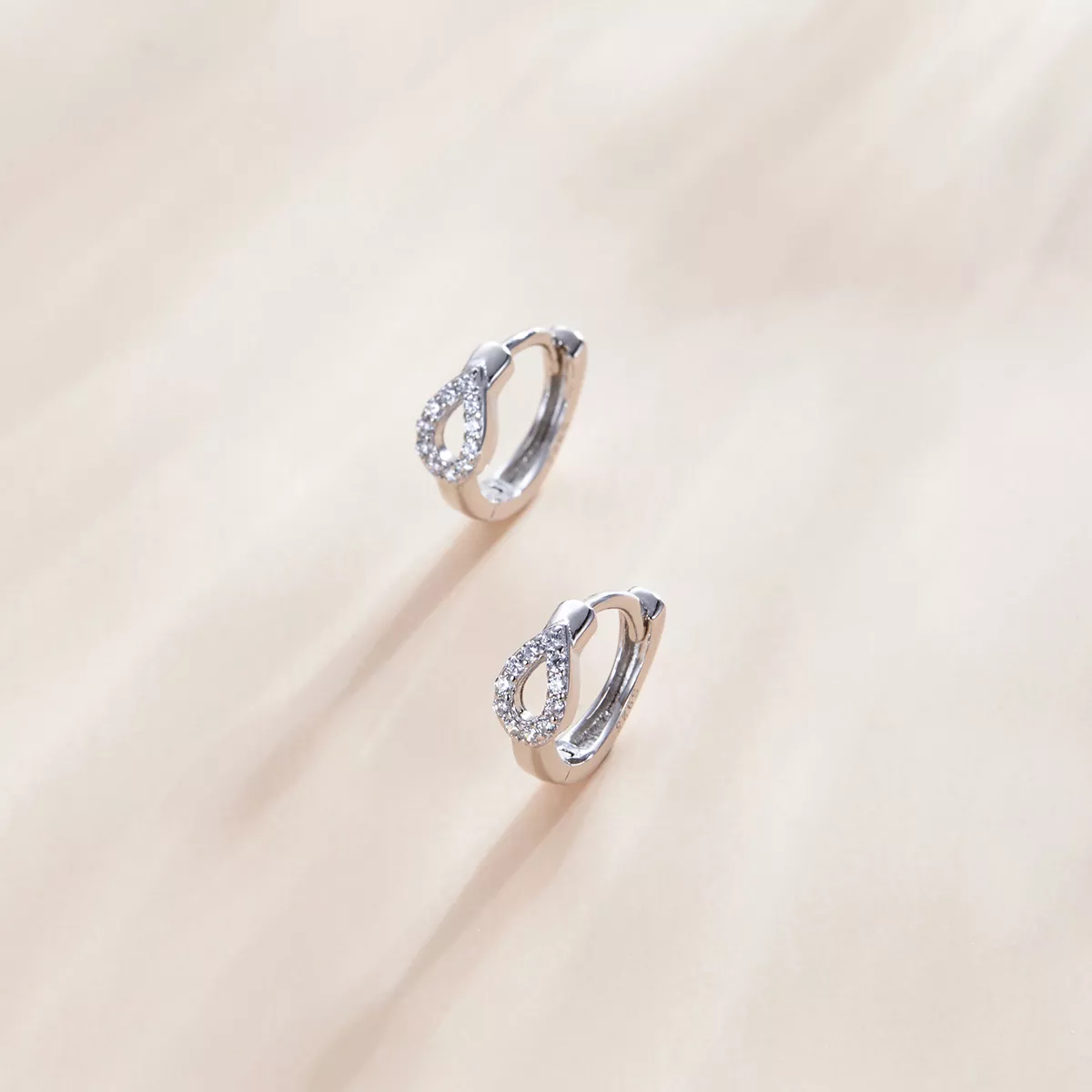 Brinco Argolas Gotas Brilhantes estilo Pandora - SCE1046