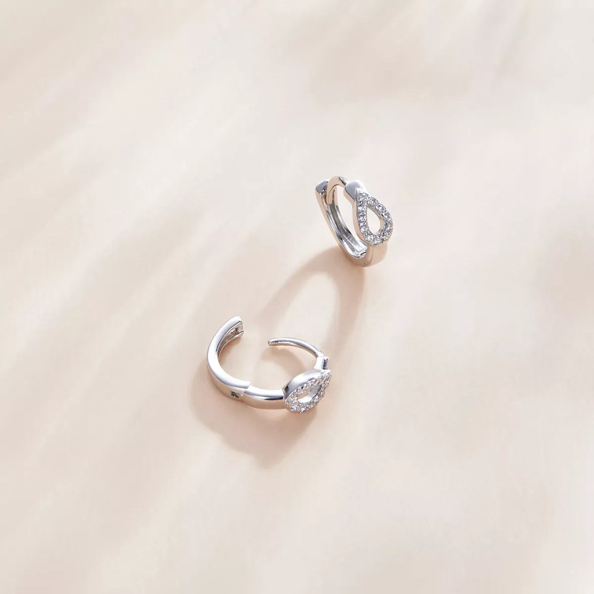 Brinco Argolas Gotas Brilhantes estilo Pandora - SCE1046